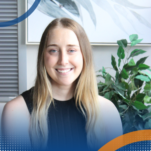 Ariah Yeo – Thrive Feeding Clinic Professional headshot of Ariah Yeo seated indoors with a plant and artwork behind.