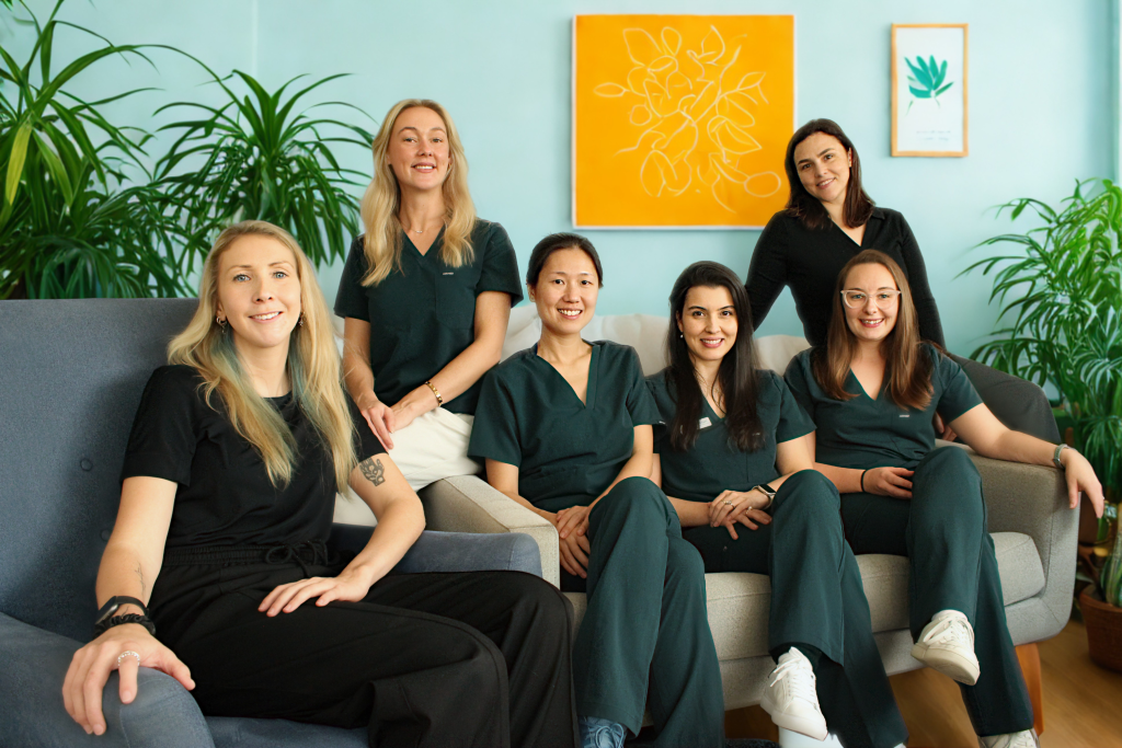 The THRIVE multidisciplinary feeding and swallowing team, including speech pathologists, occupational therapists and behaviour support practitioners, in a warm clinic setting.